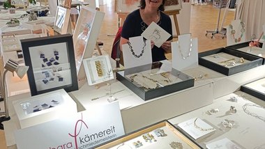 Mit zwei Nottulner Künstlerinnen auf der Biennale des Metiers d'Art in Saint Amand-Montrond